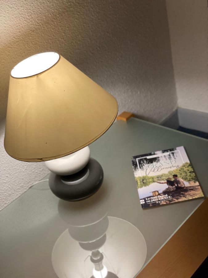 Contact Hotel Les Platanes Villeneuve Sur Lot Centre Exteriör bild