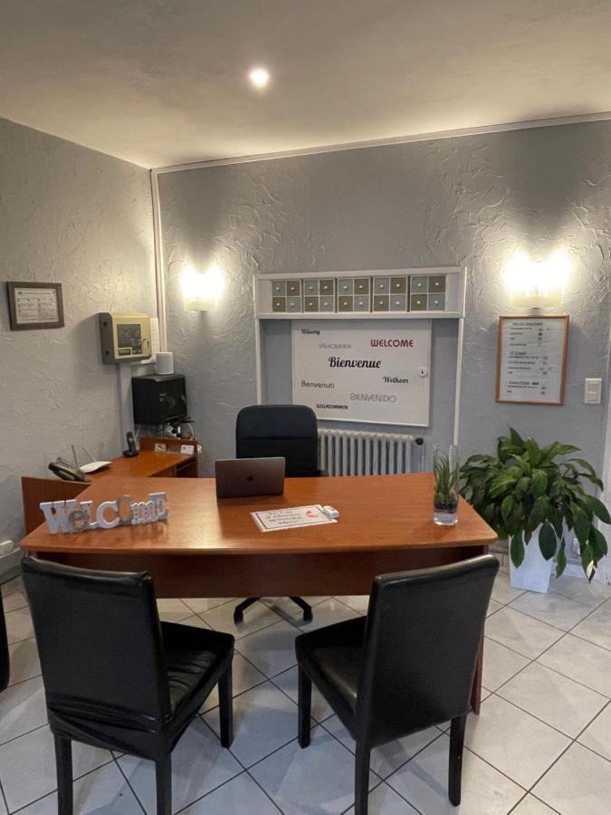 Contact Hotel Les Platanes Villeneuve Sur Lot Centre Exteriör bild