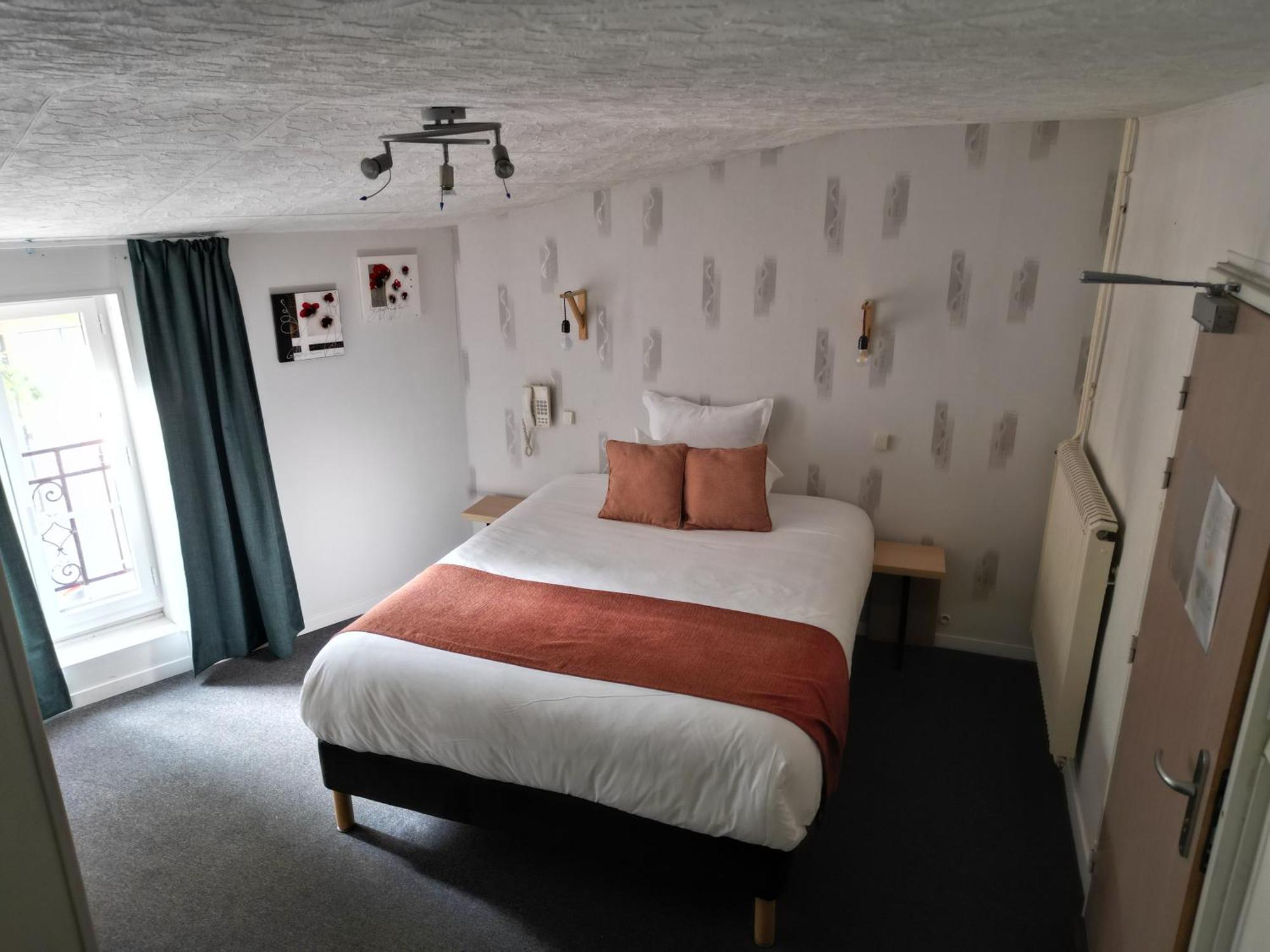 Contact Hotel Les Platanes Villeneuve Sur Lot Centre Exteriör bild