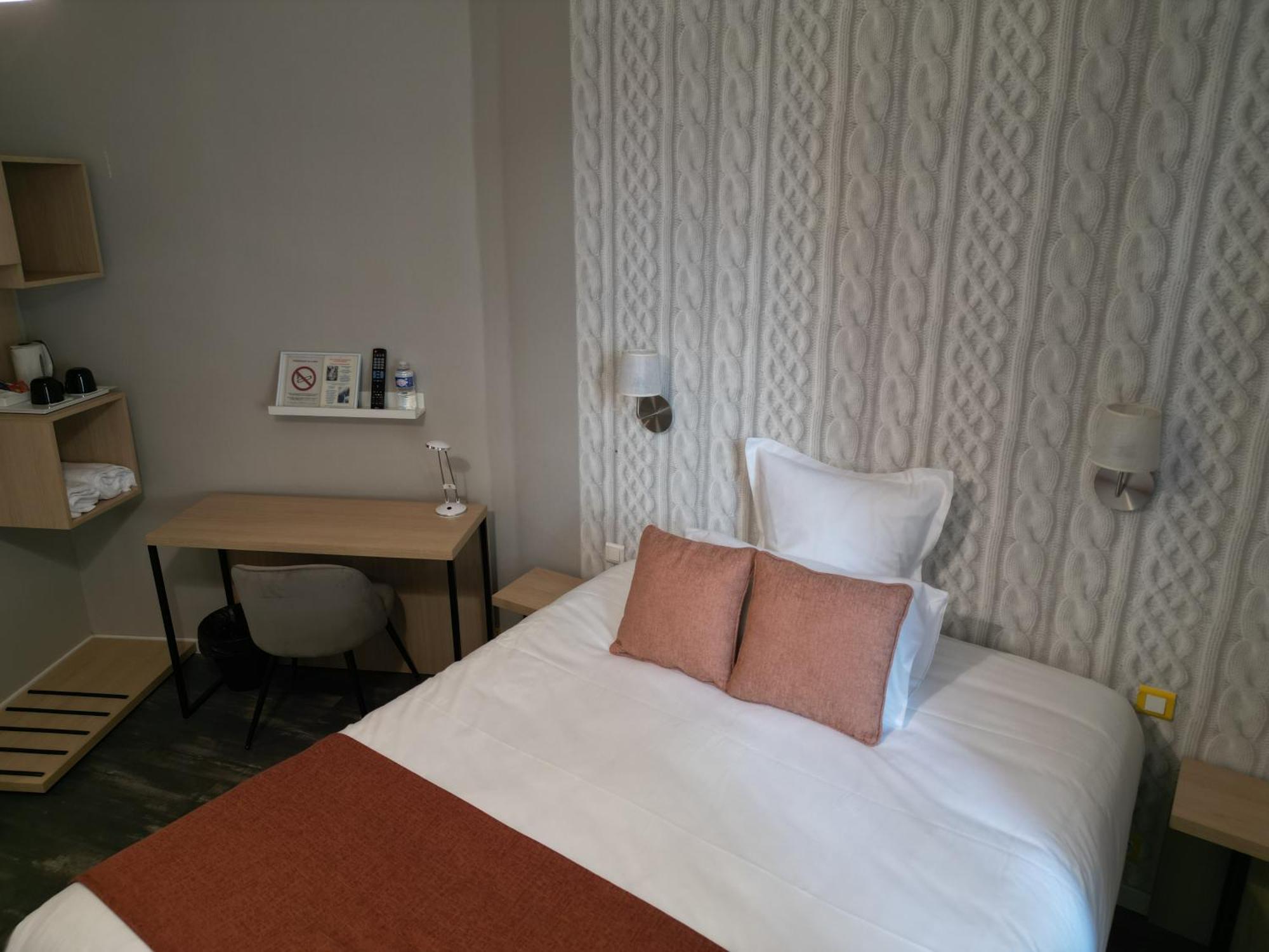 Contact Hotel Les Platanes Villeneuve Sur Lot Centre Exteriör bild