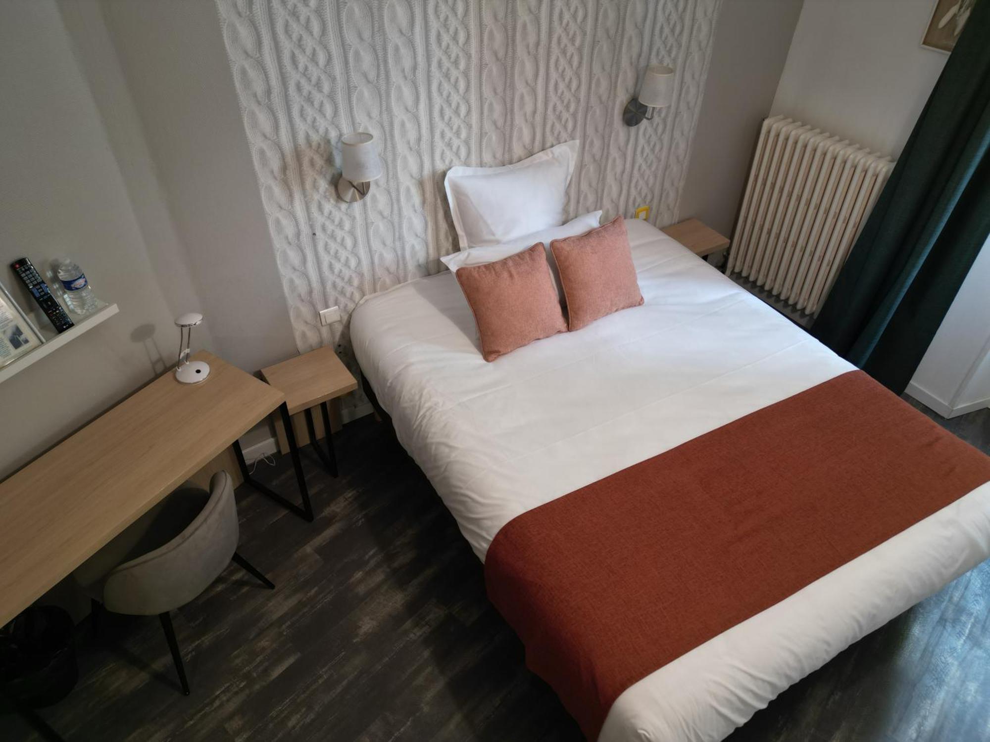 Contact Hotel Les Platanes Villeneuve Sur Lot Centre Exteriör bild