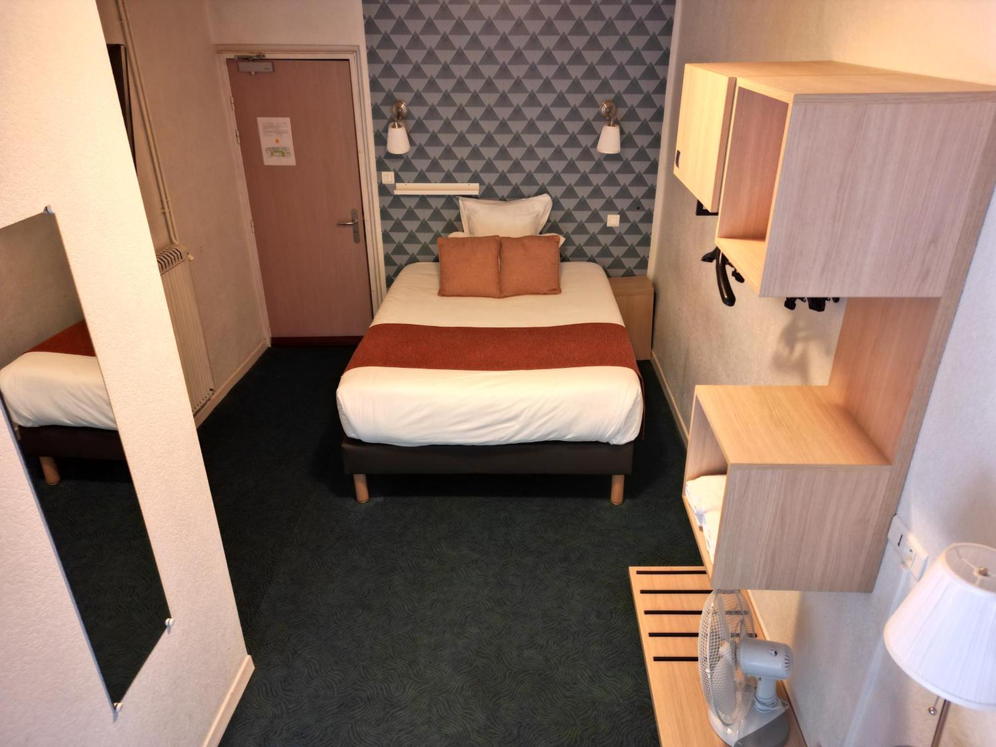 Contact Hotel Les Platanes Villeneuve Sur Lot Centre Exteriör bild