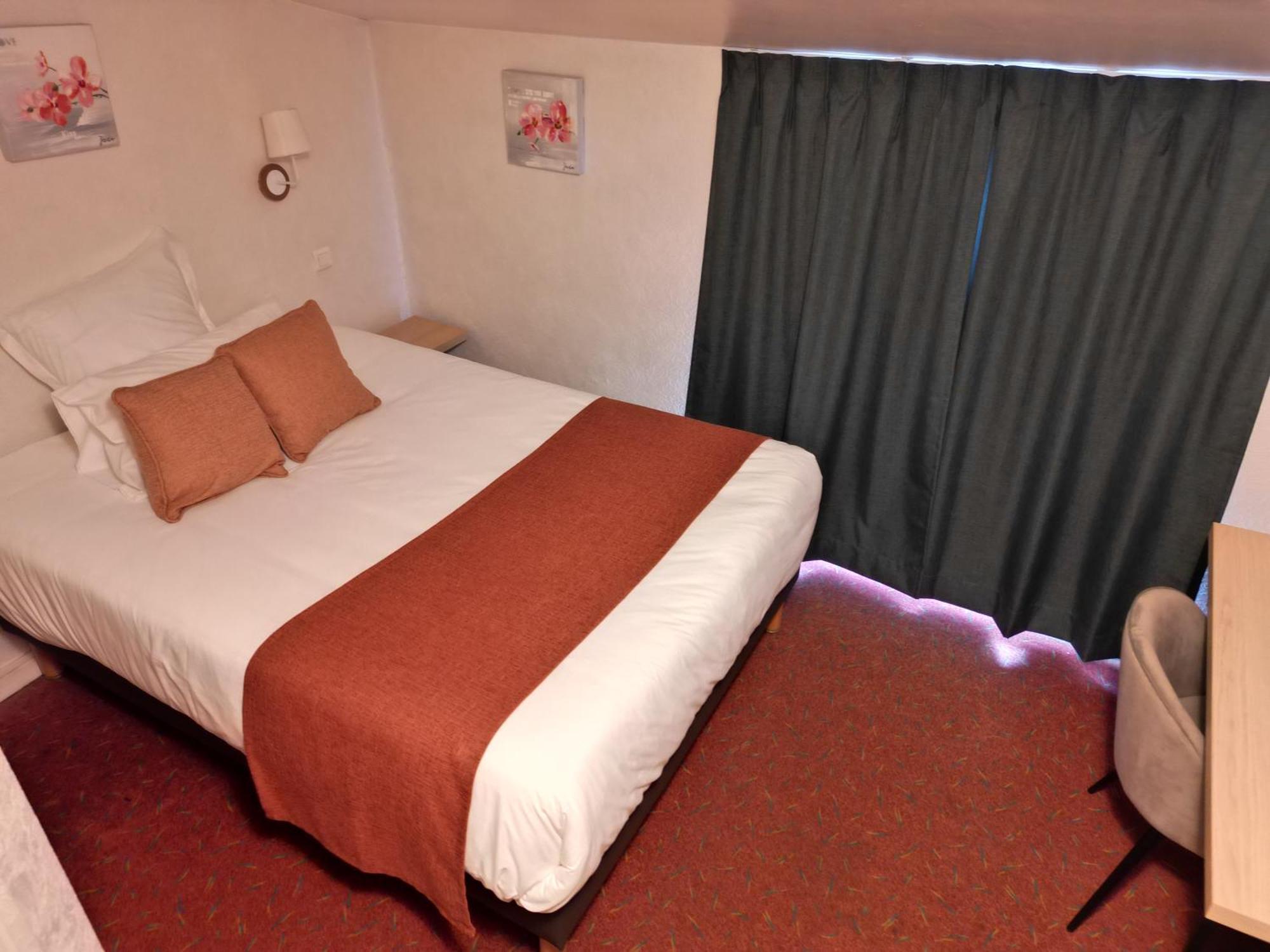 Contact Hotel Les Platanes Villeneuve Sur Lot Centre Exteriör bild