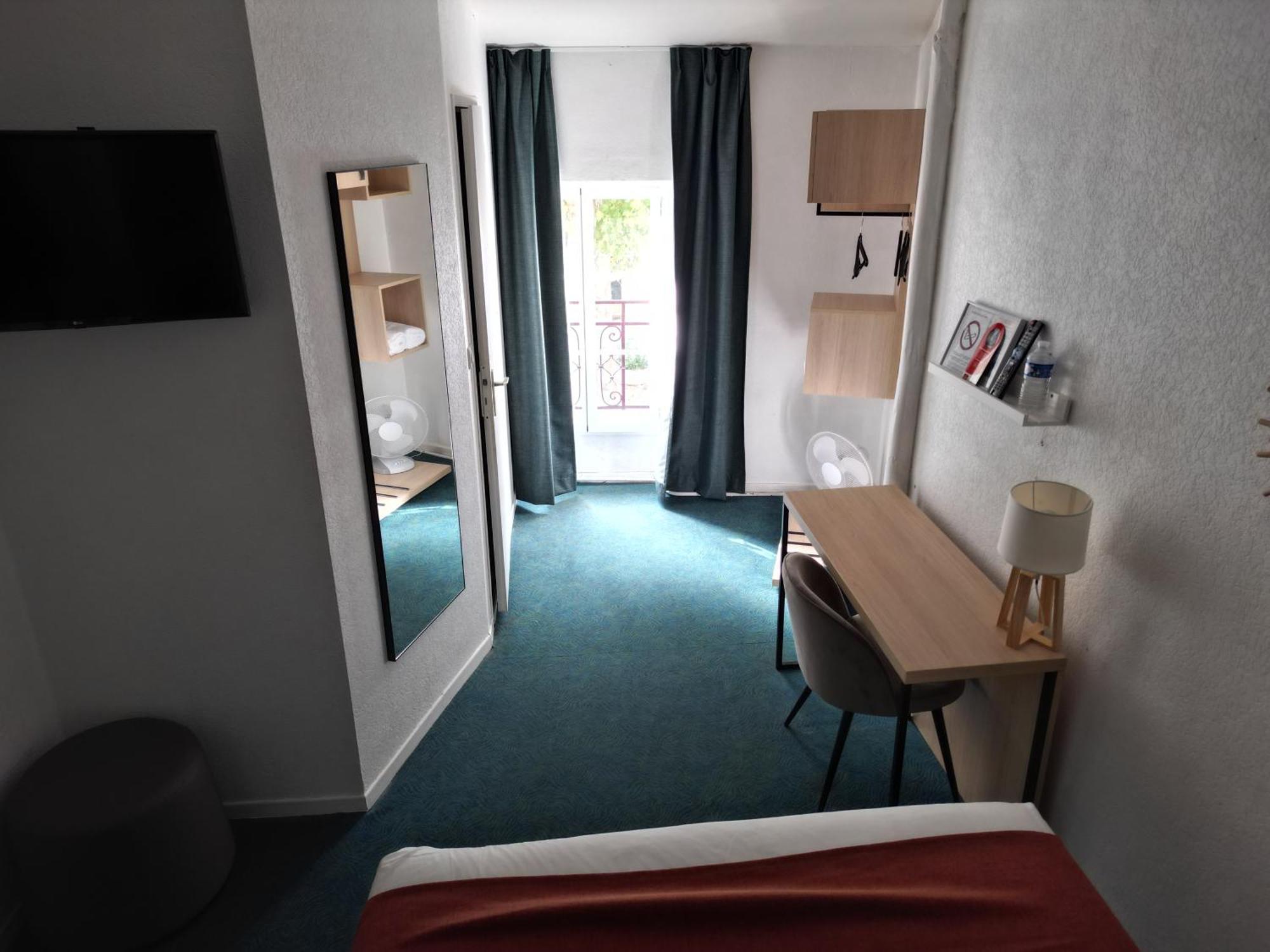 Contact Hotel Les Platanes Villeneuve Sur Lot Centre Exteriör bild