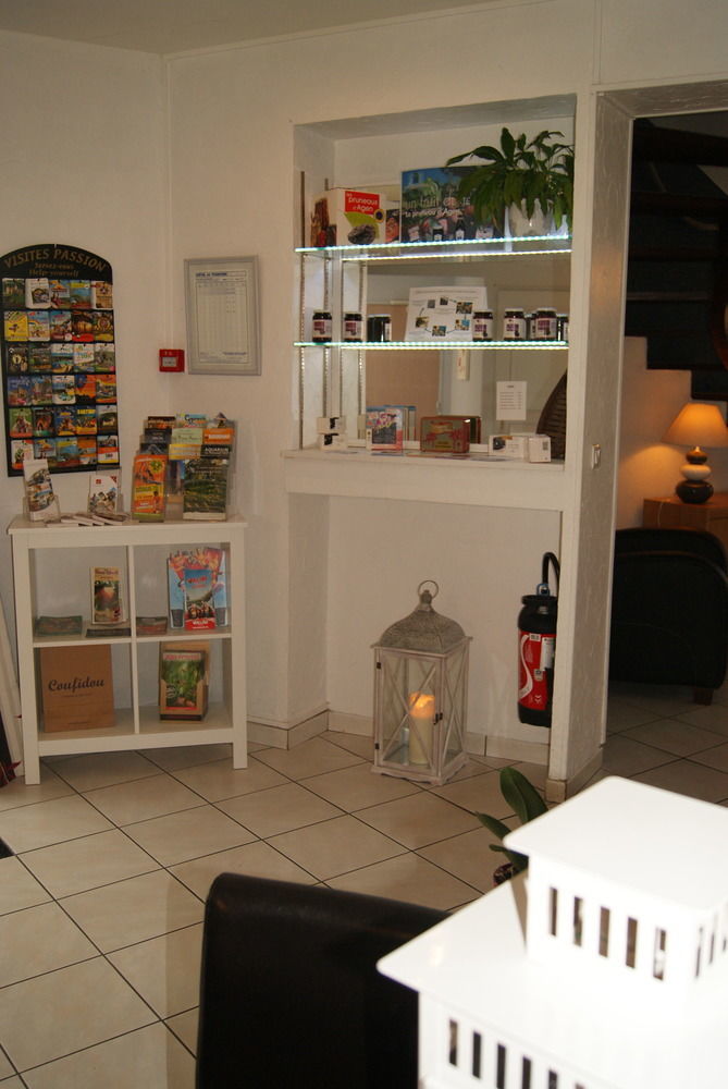 Contact Hotel Les Platanes Villeneuve Sur Lot Centre Exteriör bild