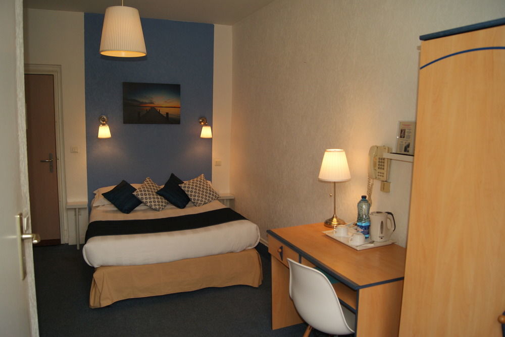 Contact Hotel Les Platanes Villeneuve Sur Lot Centre Exteriör bild