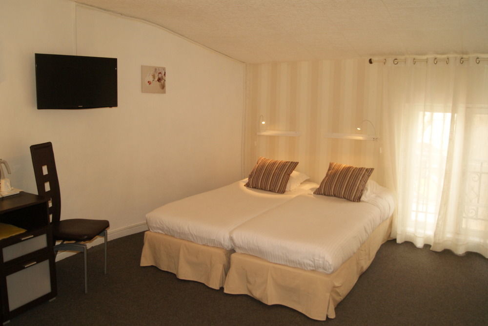 Contact Hotel Les Platanes Villeneuve Sur Lot Centre Exteriör bild