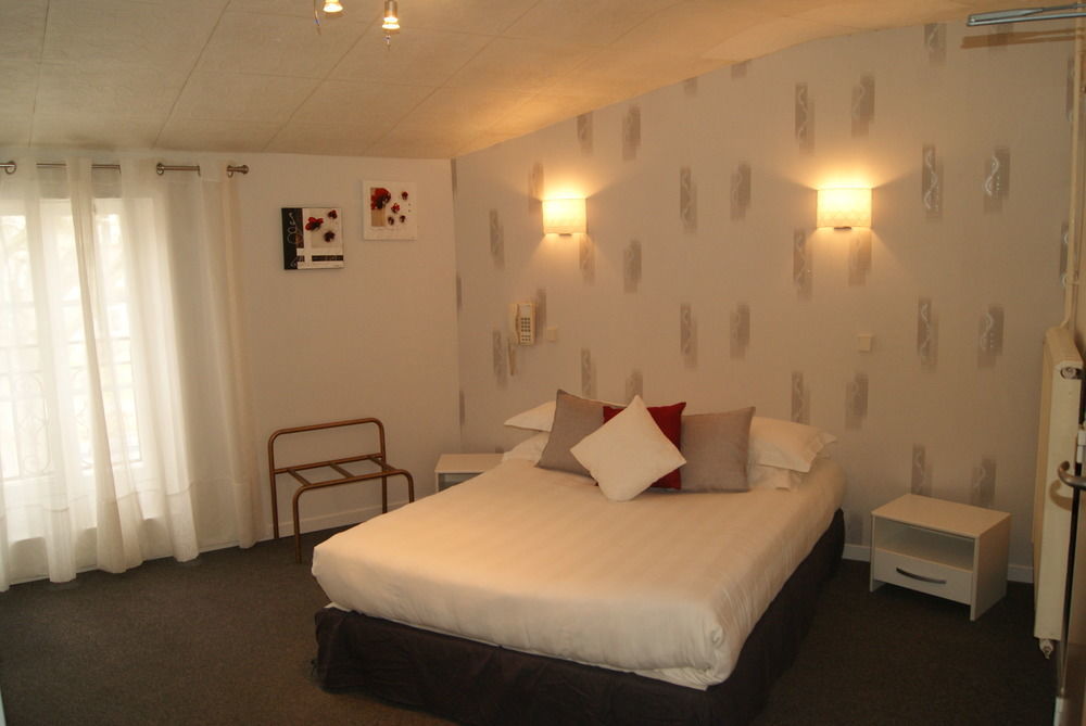 Contact Hotel Les Platanes Villeneuve Sur Lot Centre Exteriör bild