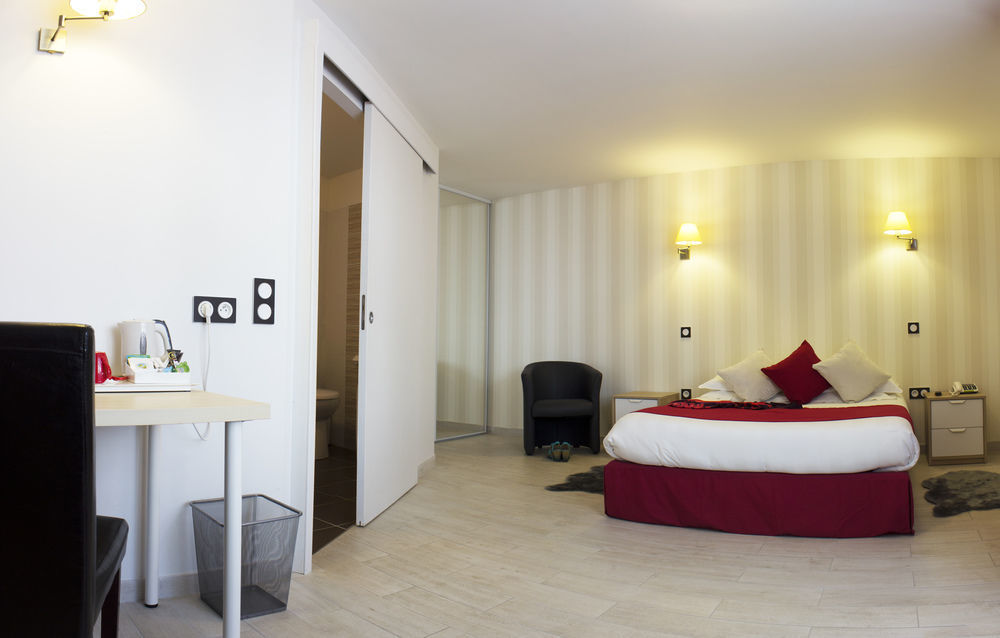 Contact Hotel Les Platanes Villeneuve Sur Lot Centre Exteriör bild