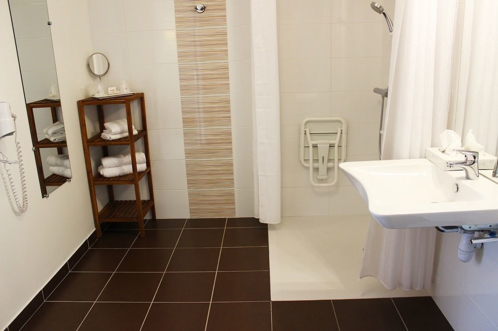 Contact Hotel Les Platanes Villeneuve Sur Lot Centre Exteriör bild